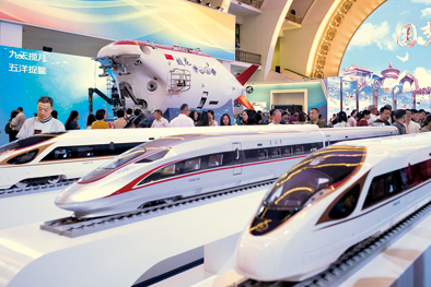 “始终同人民想在一起、干在一起”