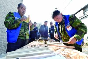 故宫海选工匠修缮养心殿 木作工匠比拼&ldquo;精确&rdquo;