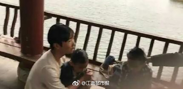 江西资溪一初中生与市民勇救两名溺水儿童，