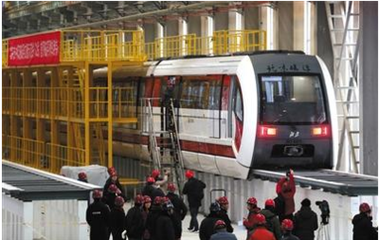 北京首条磁浮列车将开通试运营