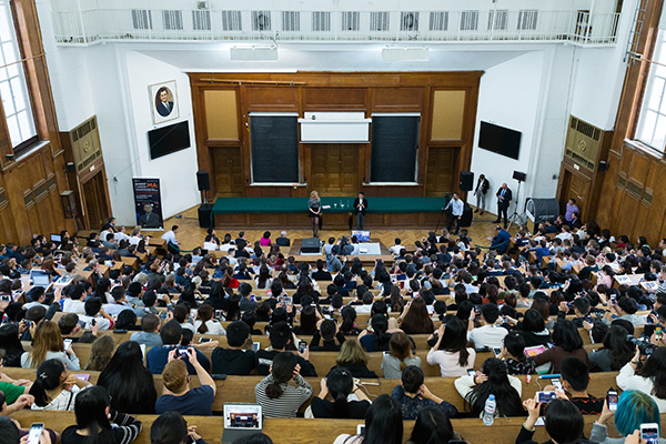 马云在莫斯科大学开讲：年轻人就是未来的解决方案