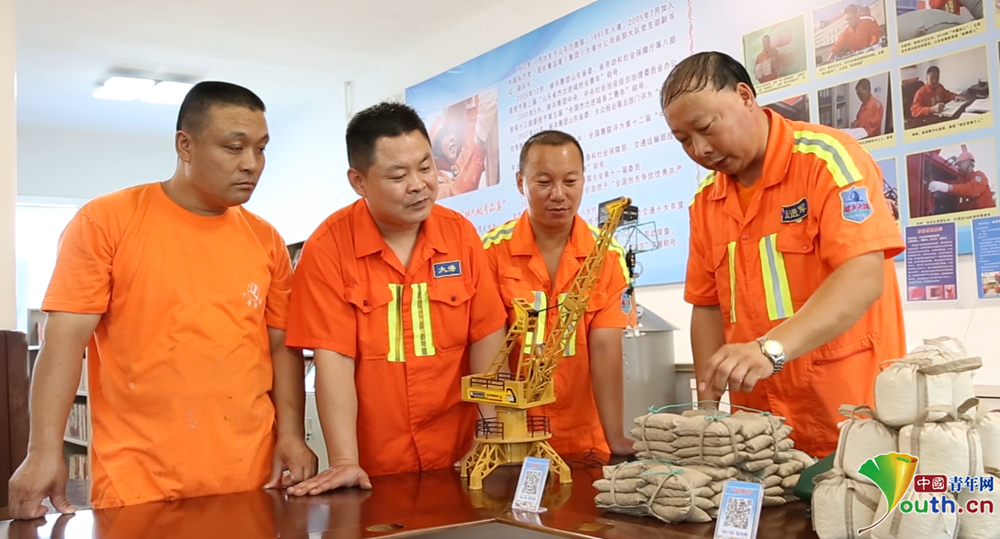 码头走来十九大代表　皮进军：装卸工要建智慧港口