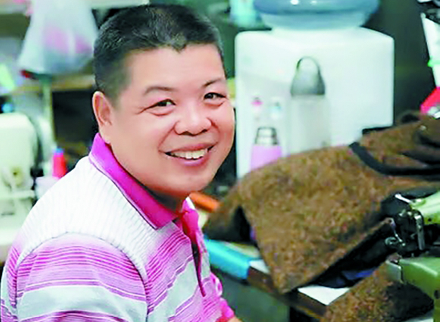 北漂夫妻开裁缝铺，义务为残障孩子缝补衣服5年