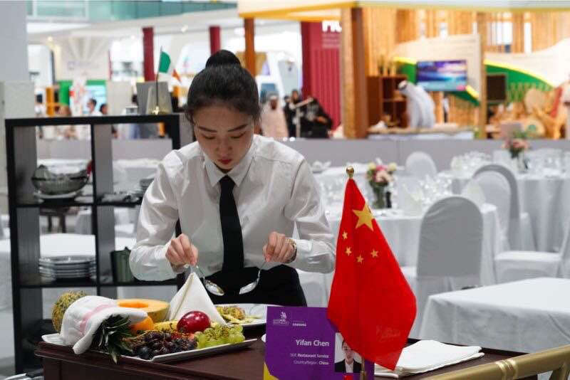 中国称雄世界技能大赛 东航95后准空乘服务惊艳全球