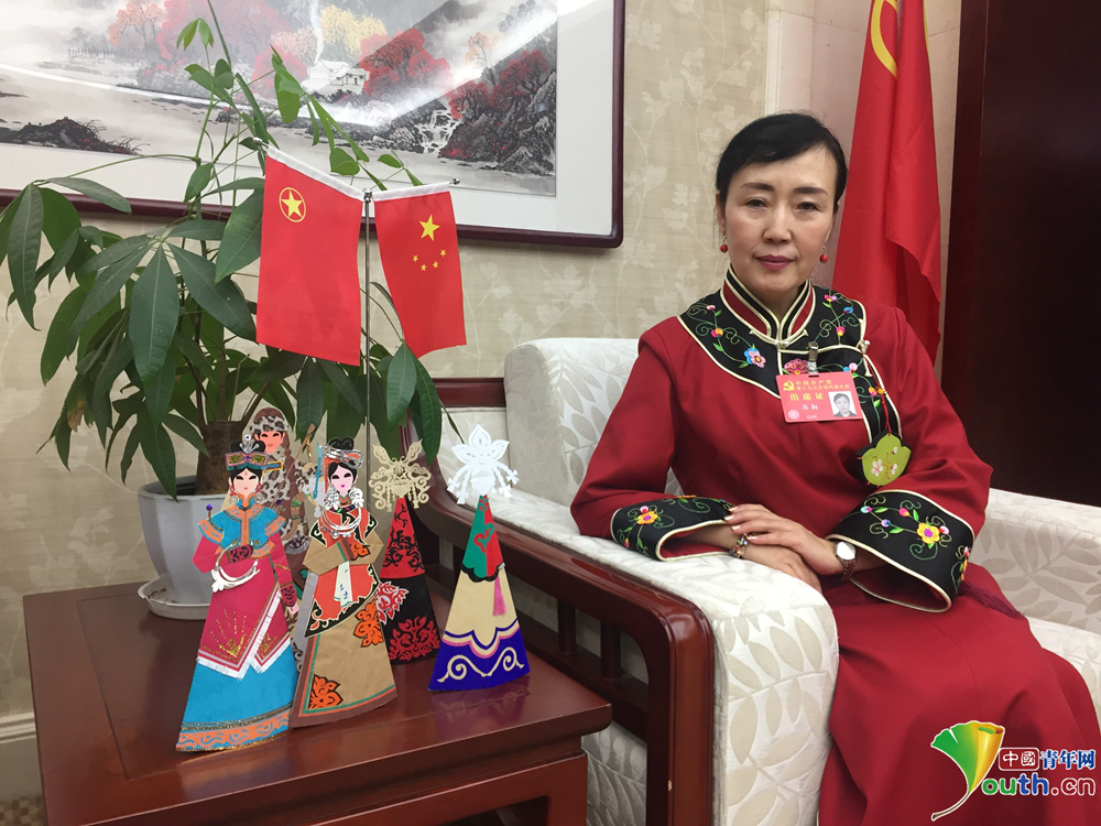 十九大代表苏梅：将达斡尔族文化