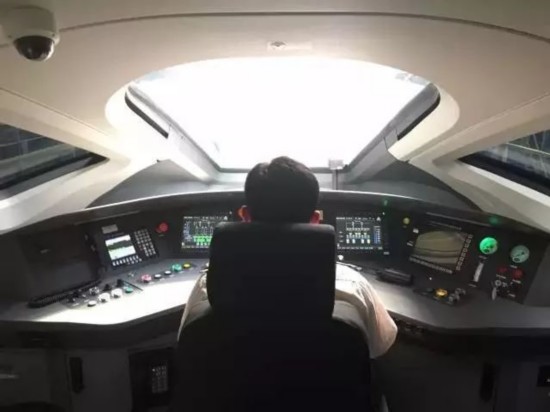 “复兴号”家族将添新成员 与“和谐号”动车有何区别?