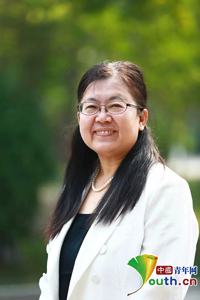 十九大代表王文霞:播种幸福的教育 享受教育的幸福