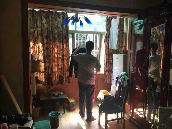 杭州16岁少年父母相继去世，自己独居生活还成为学霸