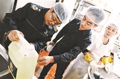 部分餐厅消毒柜成摆设 食药部门要求餐厅公示消洗环节