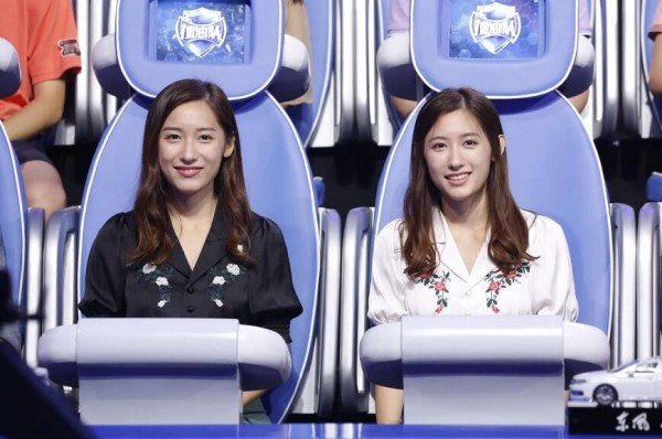 清纯双胞胎姐妹花同上哈佛同入职央视