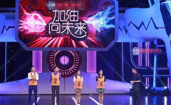 清纯双胞胎姐妹花同上哈佛同入职央视