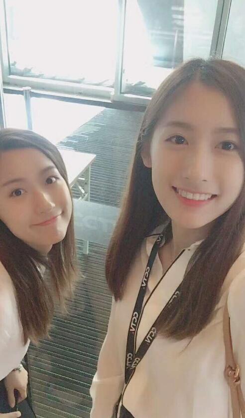 清纯双胞胎姐妹花同上哈佛同入职央视