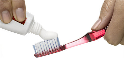 10万余支假冒品牌牙膏被查 你用的牙膏有问题吗？