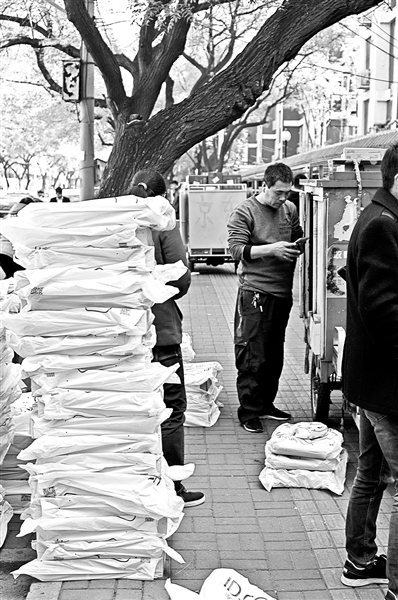 快递员详解万元月薪怎么赚