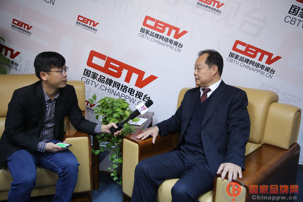 越南通讯社就APEC关系采访李刚总编辑