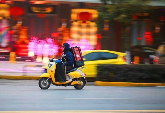 外卖应避免送餐员接触食品