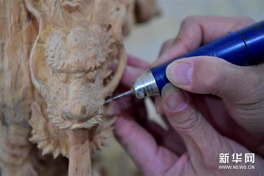 同台竞技秀雕刻风采 方寸之间展工匠精神