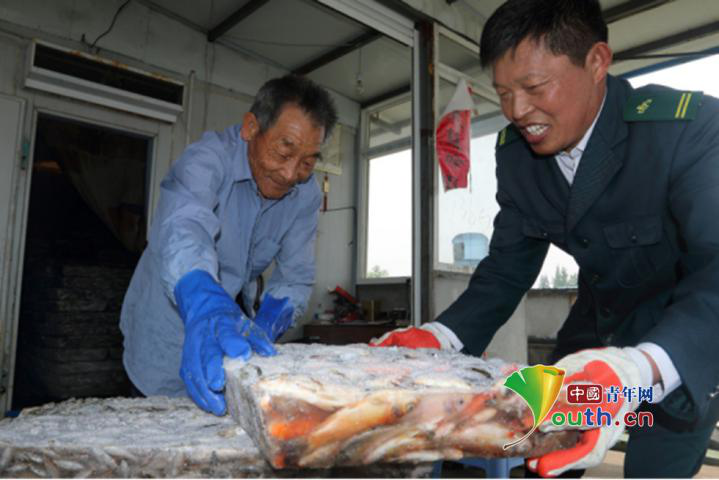 “鸿雁”唐真亚：18年独舟划出27万公里“水上邮路”