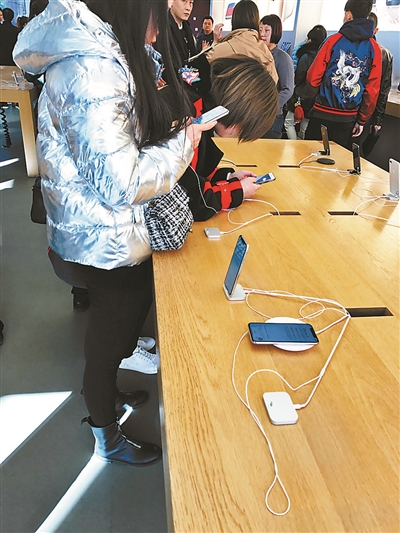 使用不足半月iPhoneX掉漆?