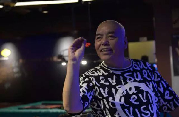 演员张京海在比赛现场