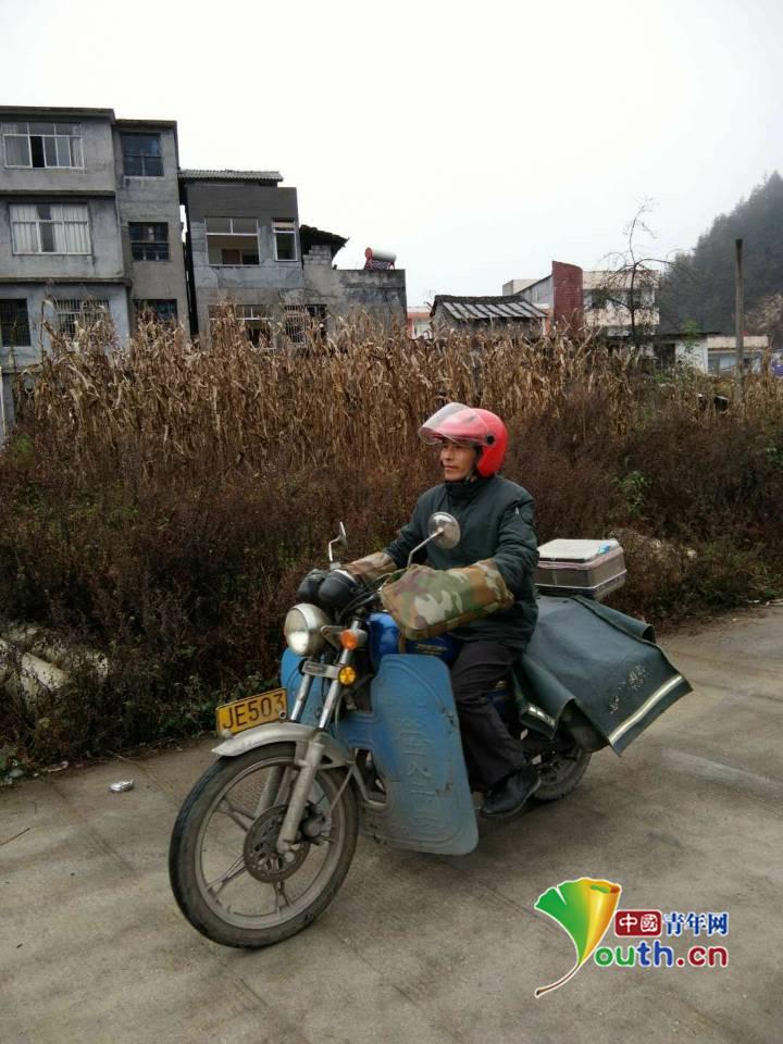 张美冲：山崖邮路冲锋人　20余载奉献坚守