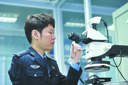 独臂刑警陈冰：模范践行十九大精神 