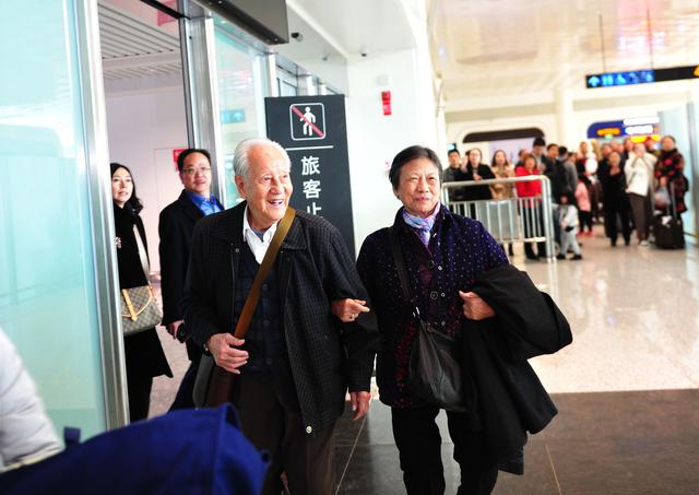 总书记邀他坐身边 载誉归来的黄旭华:隐姓埋名做科研