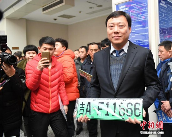 中国多地启用新能源车专用号牌