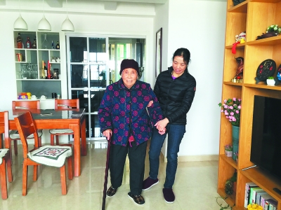 好儿媳照顾患病婆婆20年