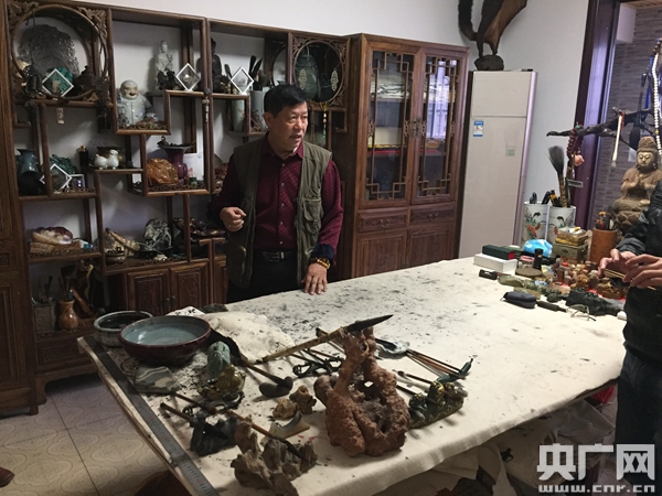 【中国梦·大国工匠篇】潘启慧：4根头发刻630字的微雕大师