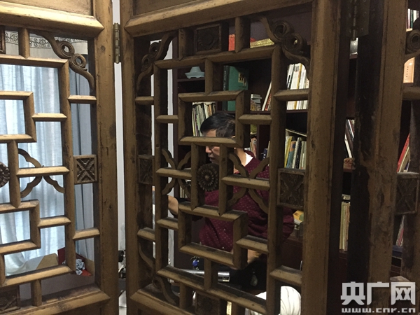 【中国梦·大国工匠篇】潘启慧：4根头发刻630字的微雕大师