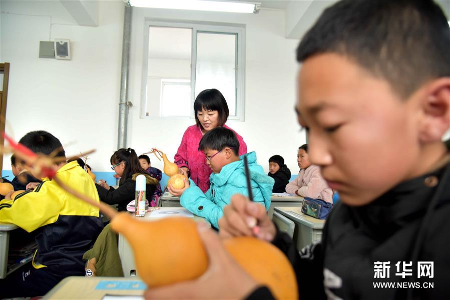 吉林农安:葫芦画进校园