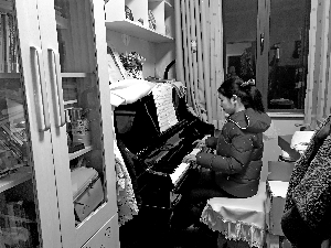 供暖两周 业主家中穿棉服