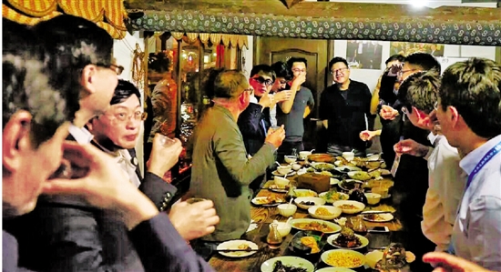 昨晚丁磊的小饭桌来了谁 四张八仙桌装下“互联网的半壁江山”