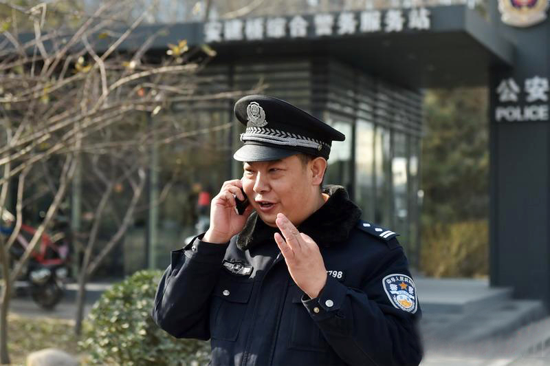 吕建江：互联网时代的民警“永不下班”