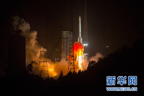 我国成功发射阿尔及利亚一号通信卫星