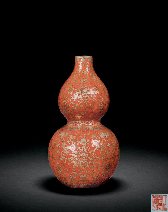 清嘉庆珊瑚地描金葫芦瓶