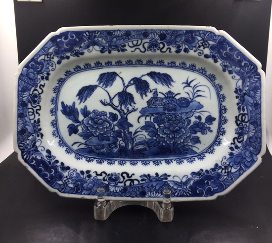 清乾隆青花花卉长方盘