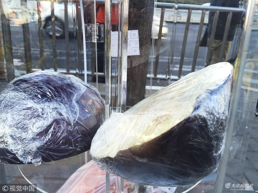 北京现“共享大脑” 蔬菜、包包、书等物品陈列共享