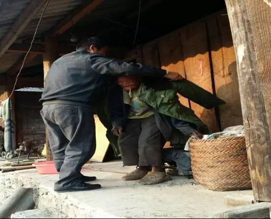 “扶贫战士”连伟:一线扶贫如何按下“精准键”