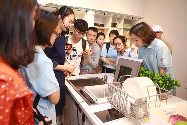 方太成为首家突破百亿的厨电企业