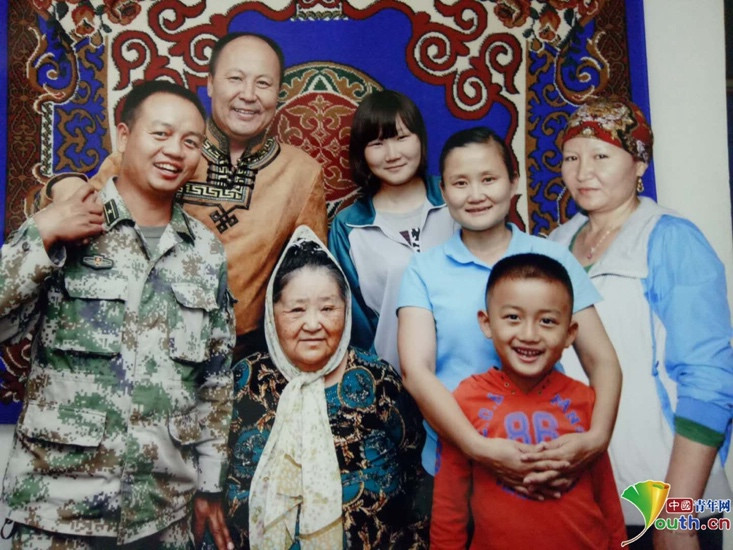 “最美军嫂”张鸿宇：11年爱心路，民族团结一家亲