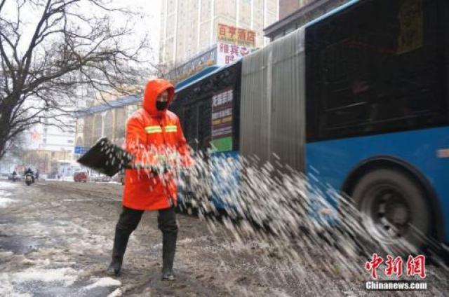 多地积雪深度破历史极值 今夜起迎新一轮降雪