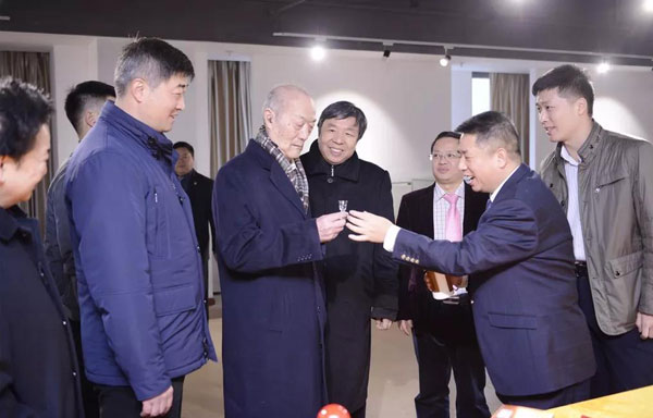 厉无畏  视察天朝上品