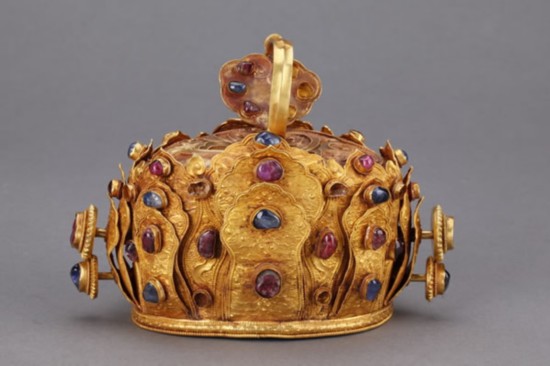 明代金镶红蓝宝石冠