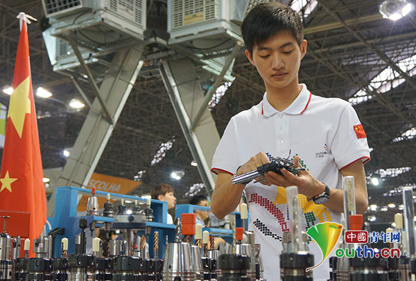 95后世界冠军张志坤:迟到的颁奖典礼 不迟的奋斗青春