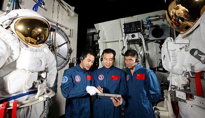 【飞天时代楷模】翟志刚:迈出太空第一步 请祖国放心!