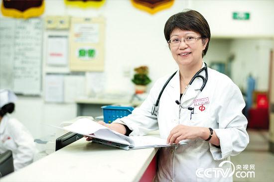 詹红：30年坚守急诊科一线 让生命通道时刻畅通