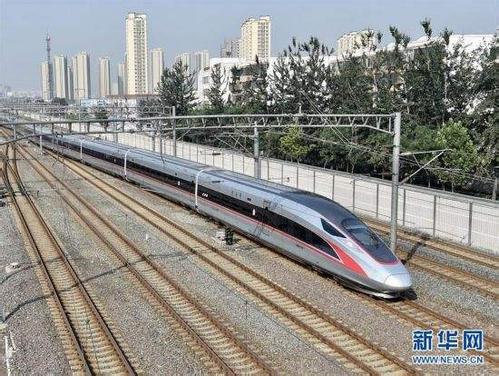 中国铁路致力实现速度和服务双提升 