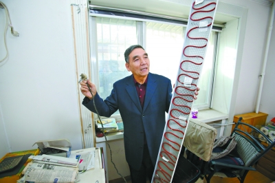 退休老人百项技术造&ldquo;低碳小屋&rdquo;